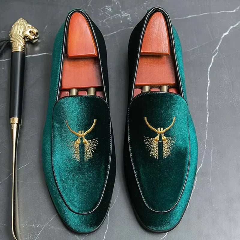 Trendy Men's Velvet Embroidery Driving Shoes Comfortable Business Wedding Dress Blue Green Loafers Sapatos Tenis Masculino