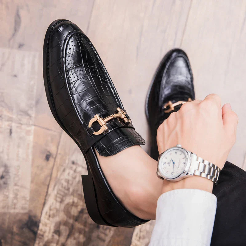 Designer Metal Buckle Loafers Men's Business Dress Fashion Casual Black Patent Leather Pointed-Toe Shoes Men's Loafers Slip-On