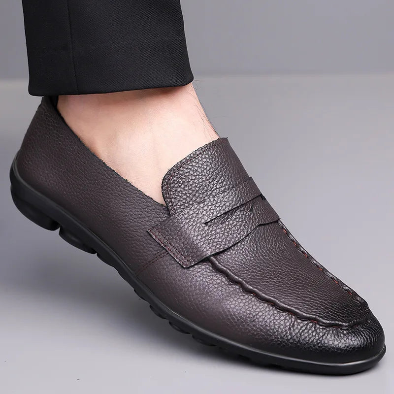 2026 Spring Autumn New Loafers Male Solid Color Fashion Casual Leather Shoes Male Soft Sole Light Driving Shoes Man