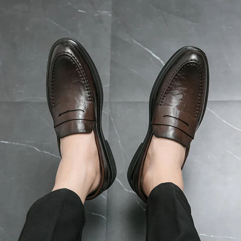 Men's Classic Leather Casual Shoes With Anti-Slip Thick Sole  Outdoor Walking Shoe  Pointed  Toe Comfortable And Durable Loafers